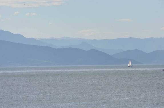Mar em frente à praia de Jabaquara, em Ilhabela, no litoral de São Paulo